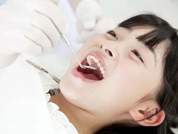 歯科医院での子どもの歯の診察